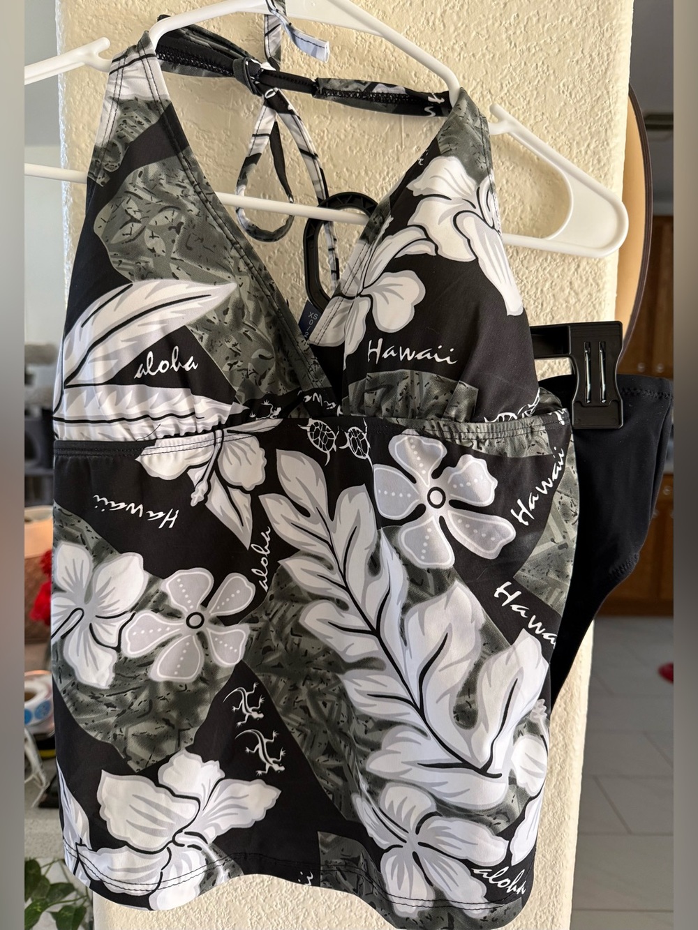 Black & White Hawaiian Floral Tankini Top ( Large ) & Black Profile Bottom (12)